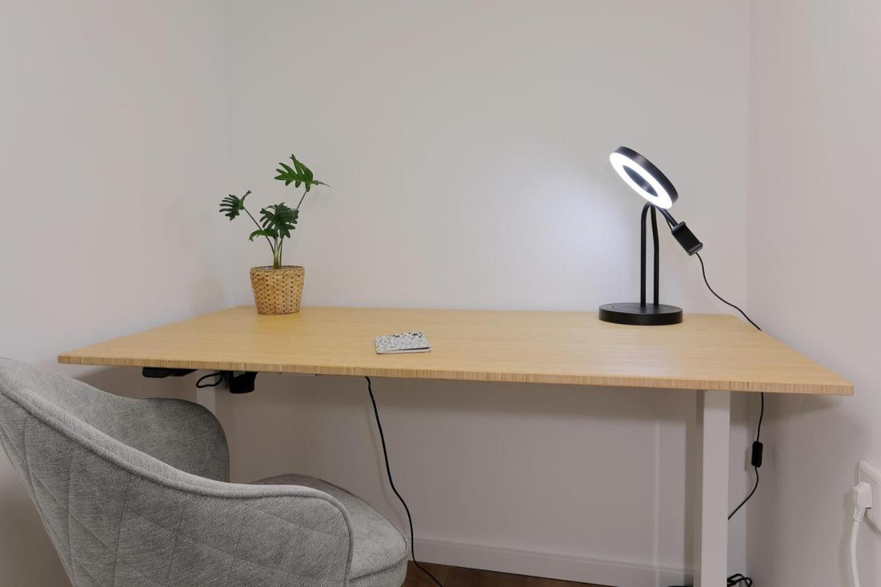 Apartment 'traveller Lodge' Grosszuegiges - 3 Bedroom 10min To Hbf, Full Kitchen, Homeoffice, Netflix, Wifi