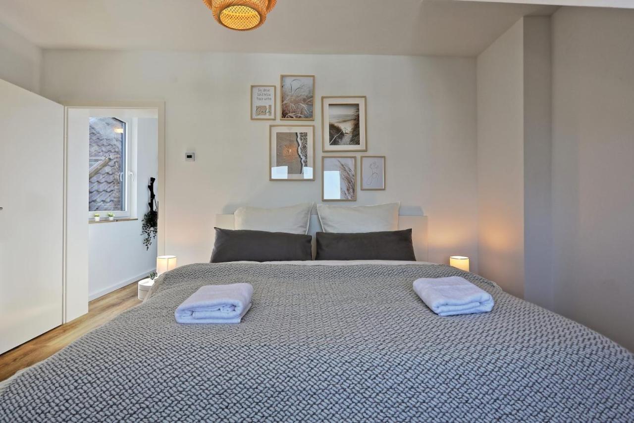 'traveller Lodge' Grosszuegiges - 3 Bedroom 10min To Hbf, Full Kitchen, Homeoffice, Netflix, Wifi Dusseldorf