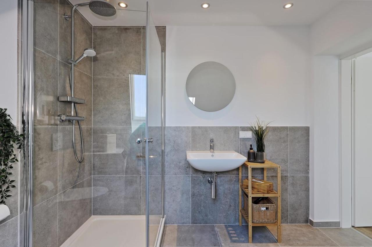 Apartment 'traveller Lodge' Grosszuegiges - 3 Bedroom 10min To Hbf, Full Kitchen, Homeoffice, Netflix, Wifi