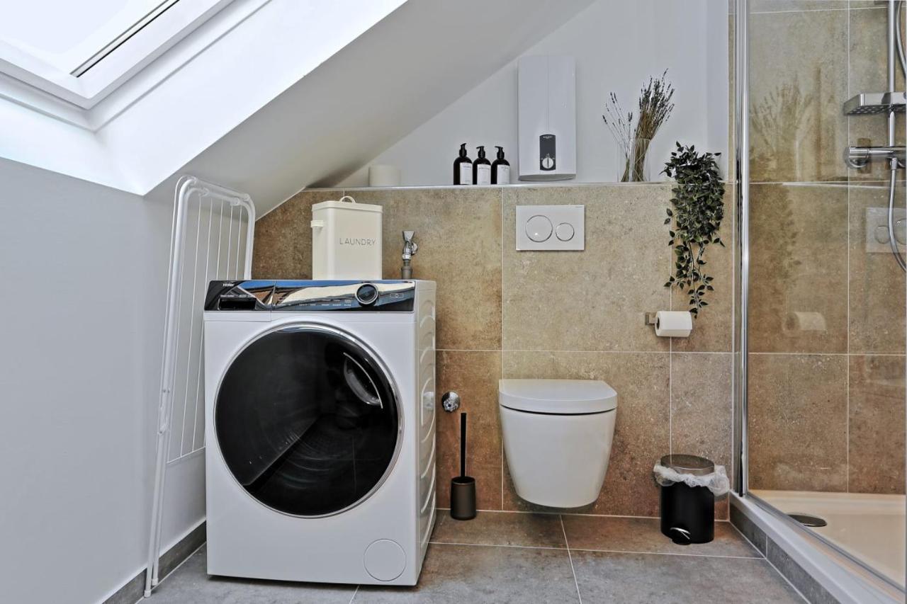 Apartment 'traveller Lodge' Grosszuegiges - 3 Bedroom 10min To Hbf, Full Kitchen, Homeoffice, Netflix, Wifi Dusseldorf