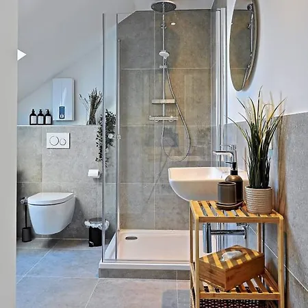 'Traveller Lodge' Grosszuegiges Apartment - 3 Bedroom 10Min To Hbf, Full Kitchen, Homeoffice, Netflix, Wifi Dusseldorf Exterior photo