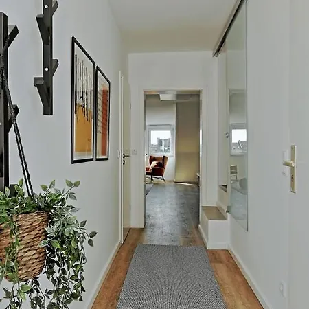 'Traveller Lodge' Grosszuegiges Apartment - 3 Bedroom 10Min To Hbf, Full Kitchen, Homeoffice, Netflix, Wifi Dusseldorf Exterior photo