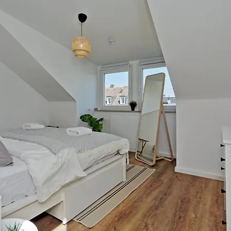 'Traveller Lodge' Grosszuegiges Apartment - 3 Bedroom 10Min To Hbf, Full Kitchen, Homeoffice, Netflix, Wifi Dusseldorf Exterior photo