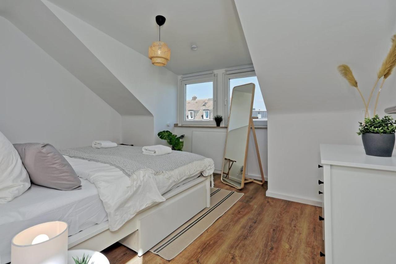 'traveller Lodge' Grosszuegiges - 3 Bedroom 10min To Hbf, Full Kitchen, Homeoffice, Netflix, Wifi Apartment Düsseldorf